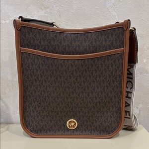 Michael Kors Luisa Large Signature Logo Messenger Crossbody Bag